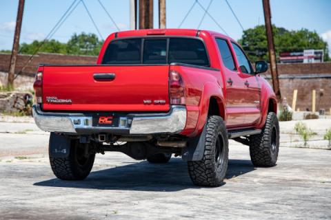 3.5 Inch Toyota Bolt-On Lift w/N3 Struts and Rear Leaf Springs 05-21 Toyota Tacoma Rough Country