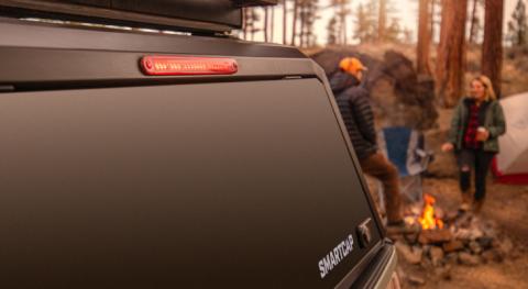 Truck Bed Cap SmartCap EVOd Defender Matte Black 20-26 Jeep Gladiator 5 Foot Short Bed SmartCap
