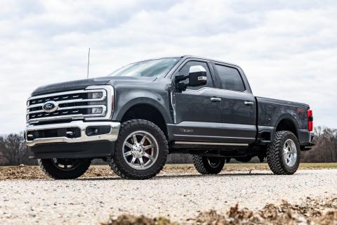 Ford F-250 2 Inch Leveling Kit w/Track Bar Bracket For 17-Pres Ford F-250 Super Duty Rough Country