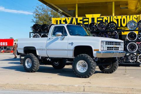 6 Inch Suspension Lift System 52 Inch Rear Springs 77-91 C10/K10/K5 Blazer/Jimmy Rough Country