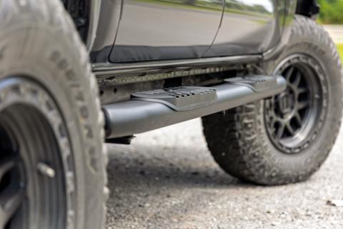 Oval Nerf Step 4.5 Inch Double Cab Black 05-22 Toyota Tacoma 2WD/4WD Rough Country