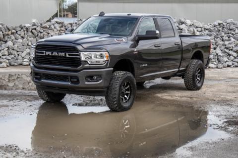 2.5 Inch Ram Leveling Kit w/ V2 Shocks Leaf Spring For 14-Up 2500/3500 4WD Rough Country