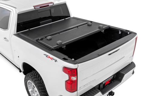Hard Low Profile Bed Cover 5 Foot 10 Inch Bed Chevy/GMC Sierra 1500 (19-26)/Silverado 1500 (19-26) Rough Country