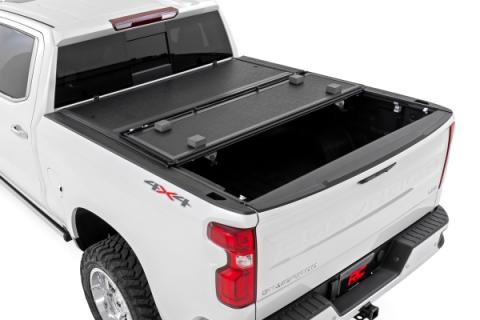 Hard Low Profile Bed Cover 6 Foot 7 Inch Bed Chevy/GMC Sierra 1500 (19-26)/Silverado 1500 (19-26) Rough Country