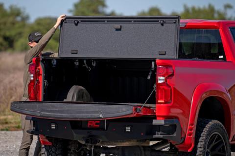 Hard Tri-Fold Flip Up Bed Cover 6 Foot 7 Inch Bed Chevy/GMC Sierra 1500 (19-26)/Silverado 1500 (19-26) Rough Country