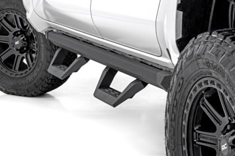 SRX2 Adjustable Aluminum Steps Double Cab Toyota Tacoma 2WD/4WD (24-26) Rough Country