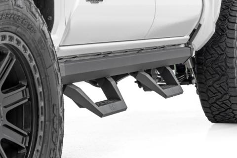 SRX2 Adjustable Aluminum Steps Double Cab Toyota Tacoma 2WD/4WD (24-26) Rough Country