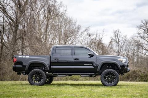 6.0 Inch Toyota Suspension Lift Kit w/ Vertex Shocks (16-20 Tacoma 4WD/2WD) Rough Country