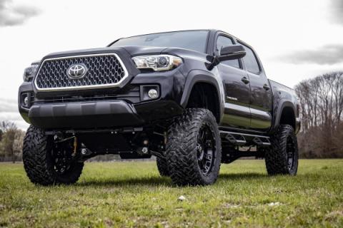 6.0 Inch Toyota Suspension Lift Kit w/ Vertex Shocks (16-20 Tacoma 4WD/2WD) Rough Country