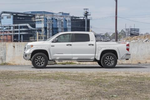 2.5-3 Inch Leveling Lift Kit 07-20 Tundra 4WD Rough Country
