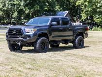 Front Bumper Hybrid with 9500-Lb Pro Series Winch and 20 Inch LED Light Bar 16-22 Toyota Tacoma 4WD Rough Country