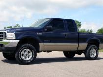 2.5 Inch Ford Leveling Lift Kit w/ V2 Shocks (99-04 F-250/350 4WD) Rough Country