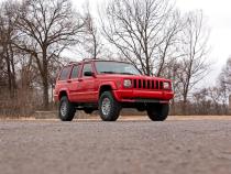 Jeep Cherokee XJ 3 Inch Series II Suspension Lift Kit W/V2 Shocks Add-A-Leaf For 84-01 Jeep Cherokee XJ Rough Country