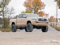 Toyota 30 Inch Cree LED Bumper Kit Black Series 16-20 Tacoma Rough Country